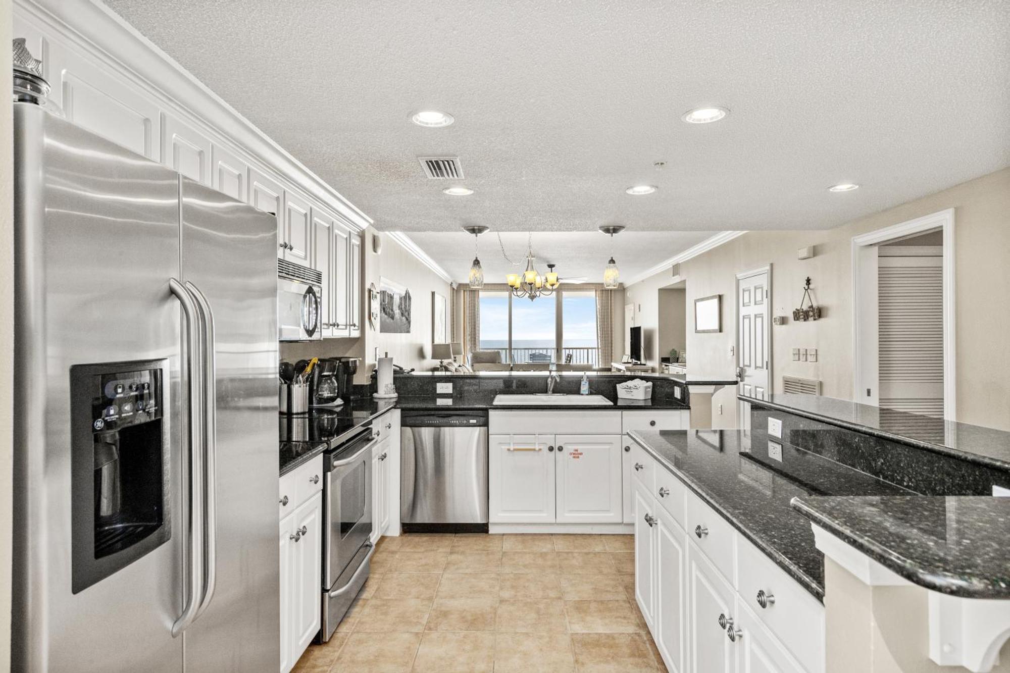 Official Majestic Beach Resort - Over 60 Units - All Ocean Front, Panama City Beach, Fl Ruang foto
